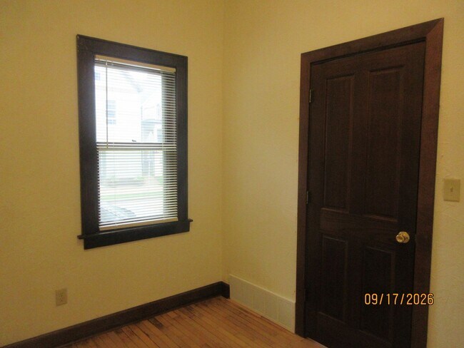 Building Photo - 819 E Wright St