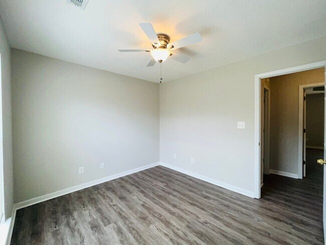 Building Photo - Northgate district! 4 bed/2.5 full bath, newly renovated, large lot, approx 2500 sqft, 2 car gara...