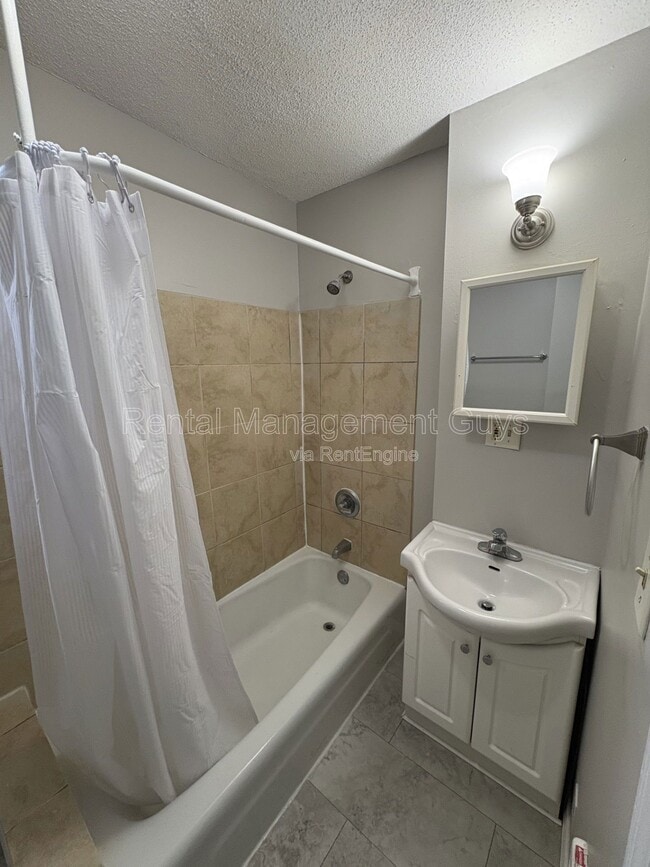 Building Photo - 1826 NE Jackson St