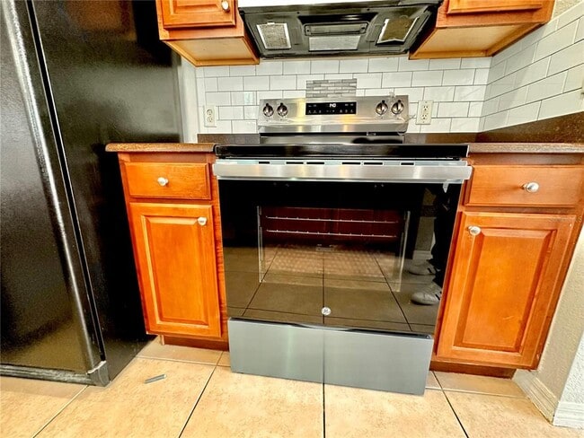 Building Photo - 2334 Grand Central Pkwy