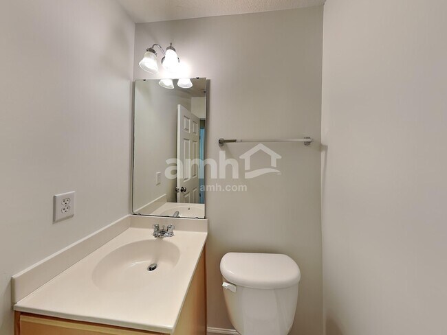 Building Photo - 10815 Pointer Ridge Dr