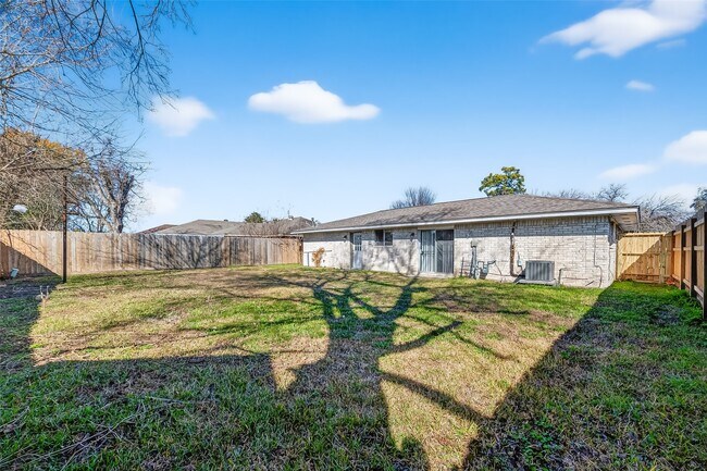Building Photo - 4511 Bayou Vista Dr