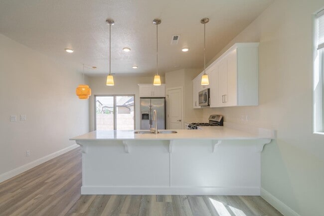 Building Photo - 548 N 550 W