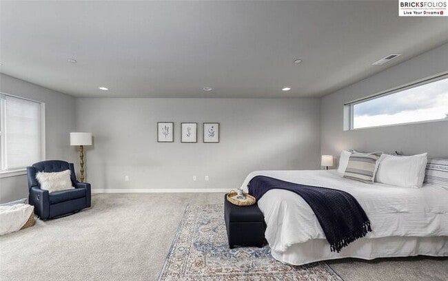 Building Photo - Banyan Grove, Bremerton: Charming 4-Bedroo...