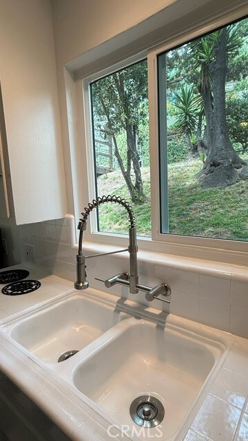 Building Photo - 2202 Fair Oak View Ter