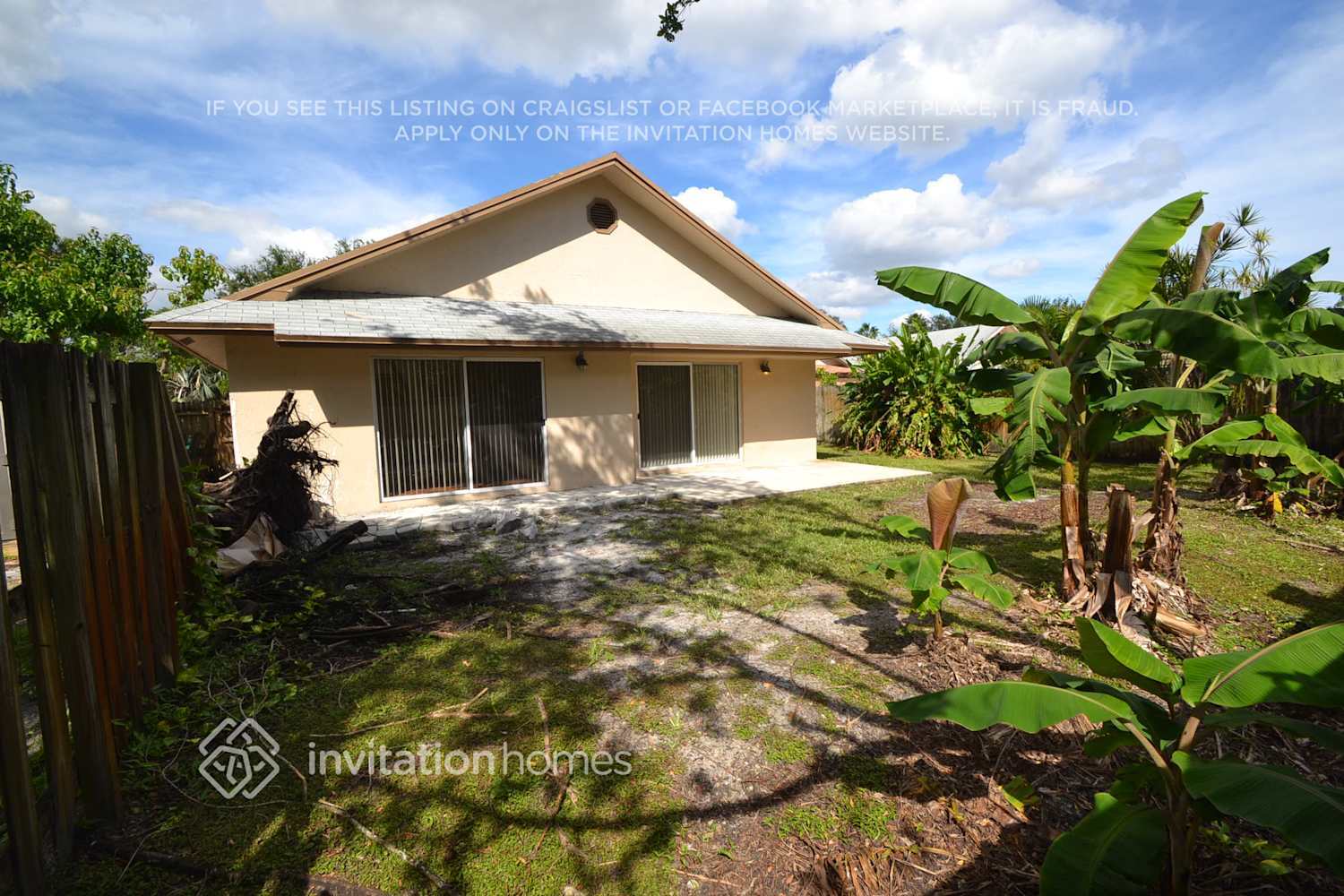 Building Photo - 9900 SW 59th Ct