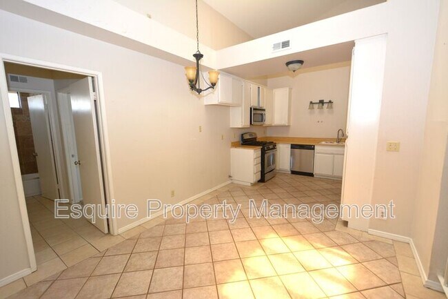 Building Photo - 564 Rosewood Ave