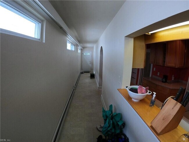 Building Photo - 1600 Cedar Ln