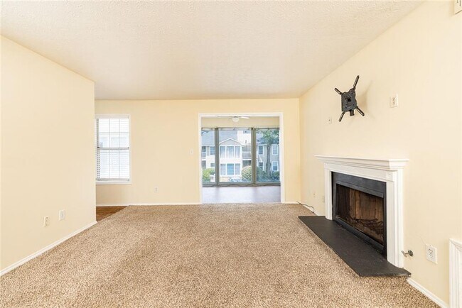 Building Photo - 910 Augusta Dr