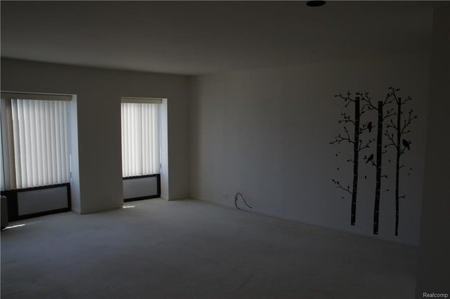 Building Photo - 5000 Town Center