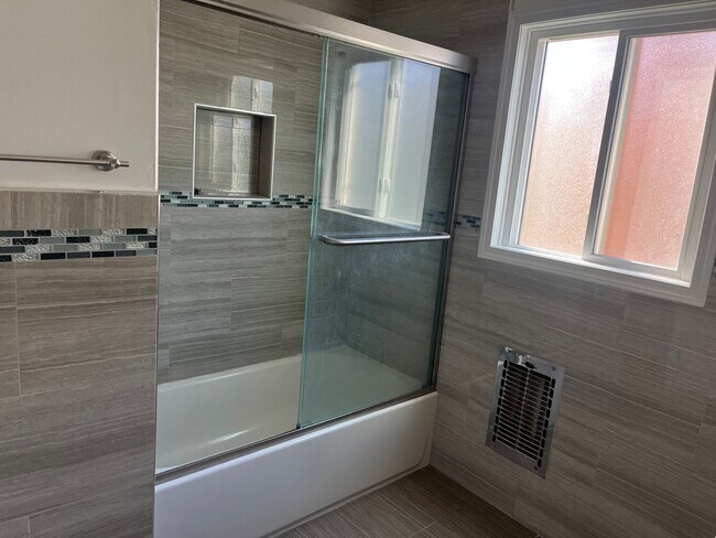 Building Photo - Home with a Cabin Style Family room and backyard Oasis