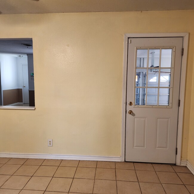 Building Photo - 1306 Becker Dr