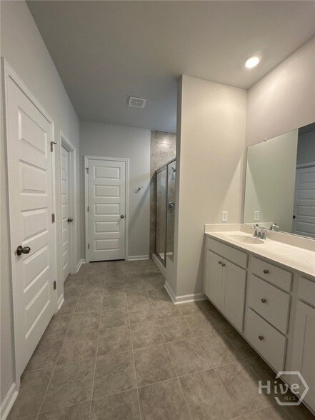 Building Photo - 134 Binscombe Ln