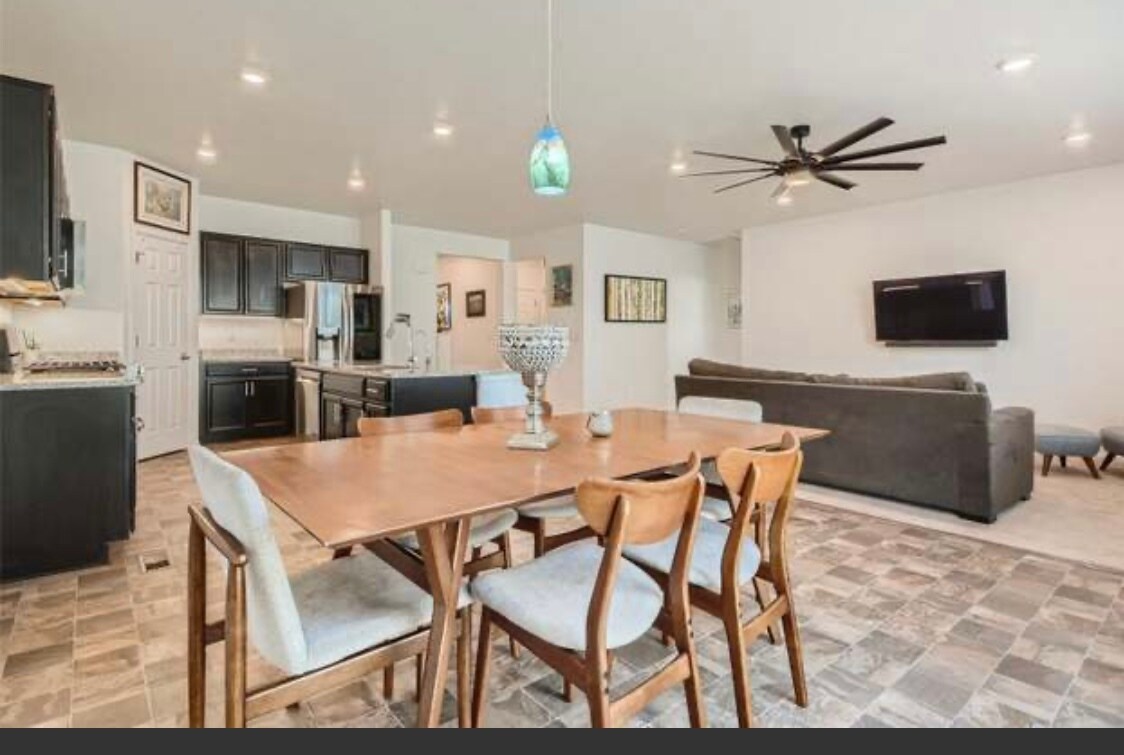 Ceiling fans on all rooms with remotes. AC & heat computerized Aprilaire - 9260 Rifle St