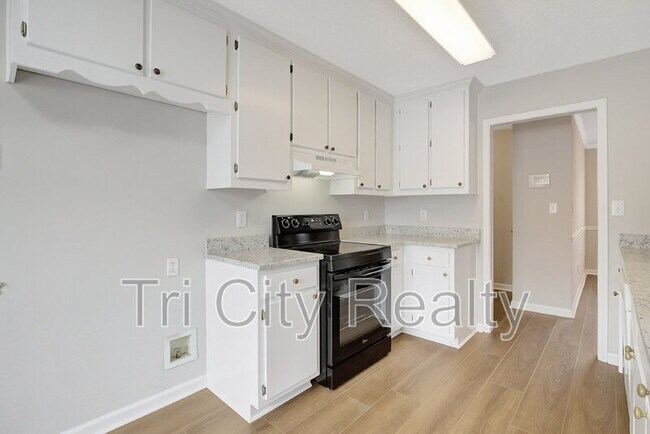 Building Photo - 110 York Ln