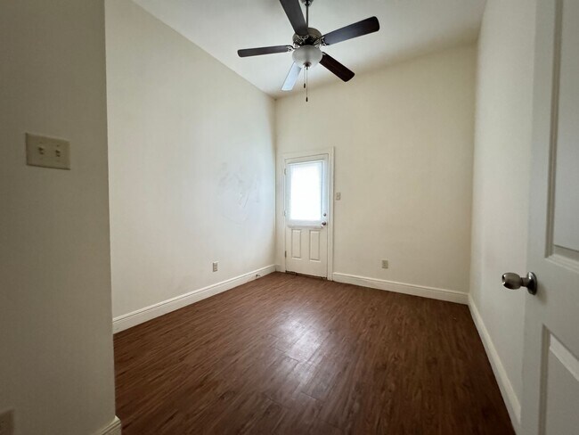 Building Photo - Pine Grove Apartments