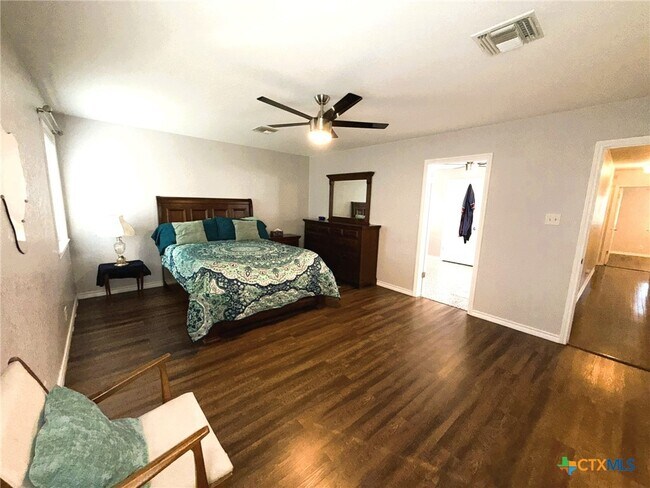 Building Photo - 3117 Kensington Ct