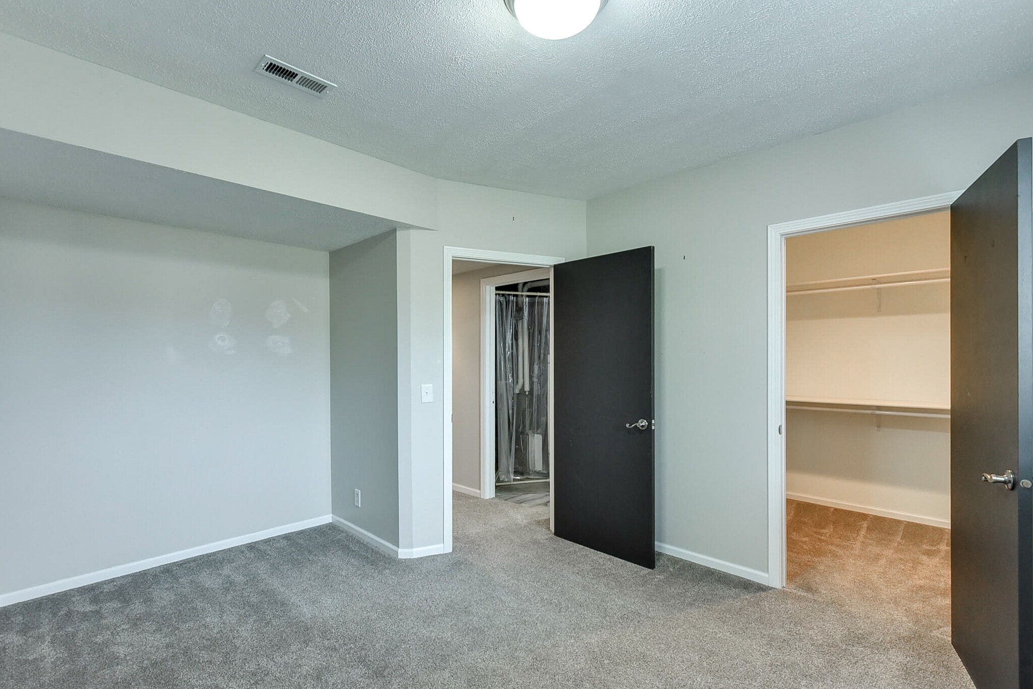 Building Photo - 15327 Parker Cir