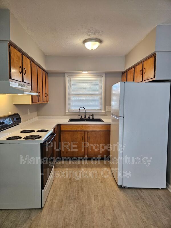 Building Photo - 3510 Lansdowne Dr