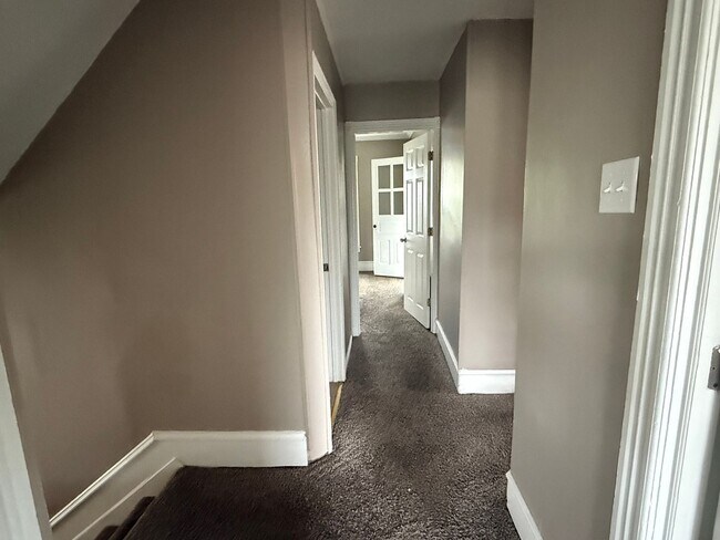 Building Photo - Charming 4-Bedroom Single-Family Home | Section?8 Eligible
