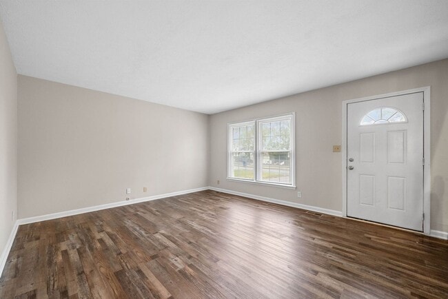 Building Photo - 4 Bedroom 2 Full Bath Pet Friendly Home For Rent!