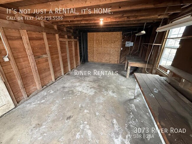 Building Photo - 3073 River Rd