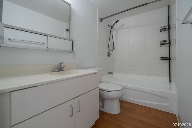 Building Photo - $2,500 / 2br - 2 BED 1 BATH CONDO IN PLANTATION TOWN APTS