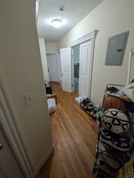Building Photo - 386 Riverway