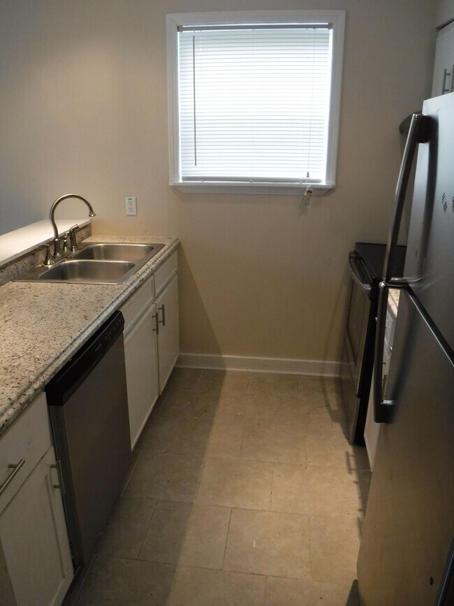 Building Photo - 2308 Sylvan Ct