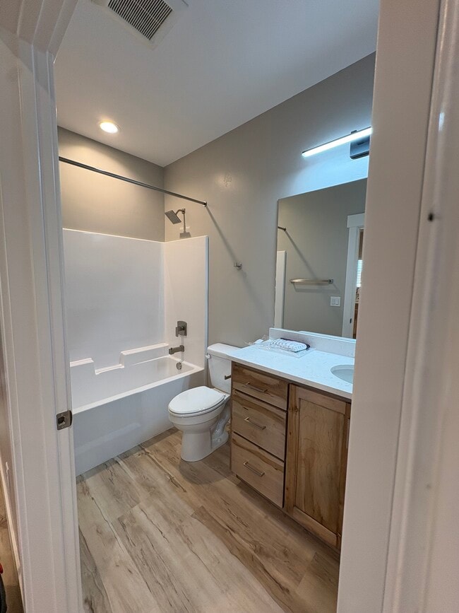 Building Photo - Ririe Apartment unit 7