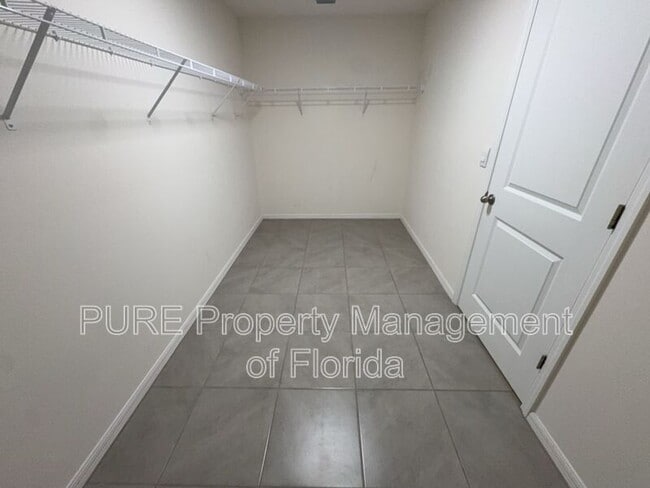 Building Photo - 618 SE 65th Terrace