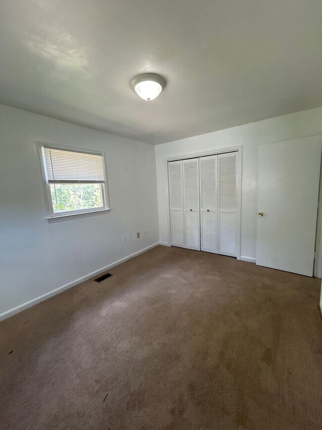 Building Photo - North West 2 bed 1 bath