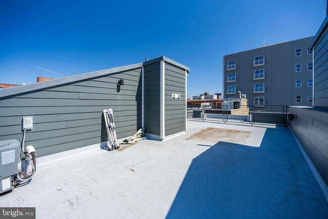 Building Photo - 1442 Hope St