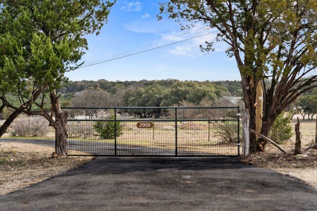 Building Photo - 2-5 ACRES IN HARKER HEIGHTS! FOUR BEDROOMS...