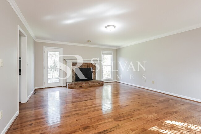 Building Photo - Gorgeous 4 bedroom, 3BA home available now!