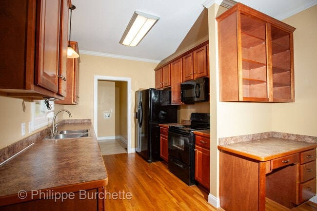 Building Photo - $1,800 – 3-bedroom, 2-bathroom house in Ro...
