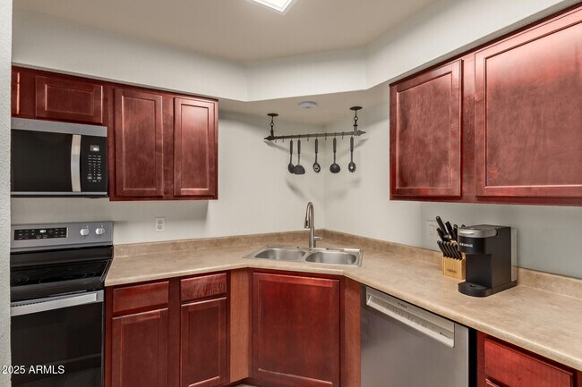 Building Photo - 8787 E Mountain View Rd