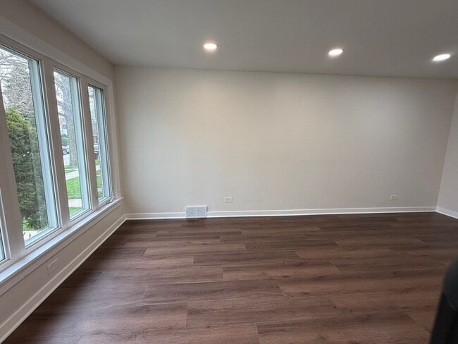 Building Photo - 5822 W 64th Pl