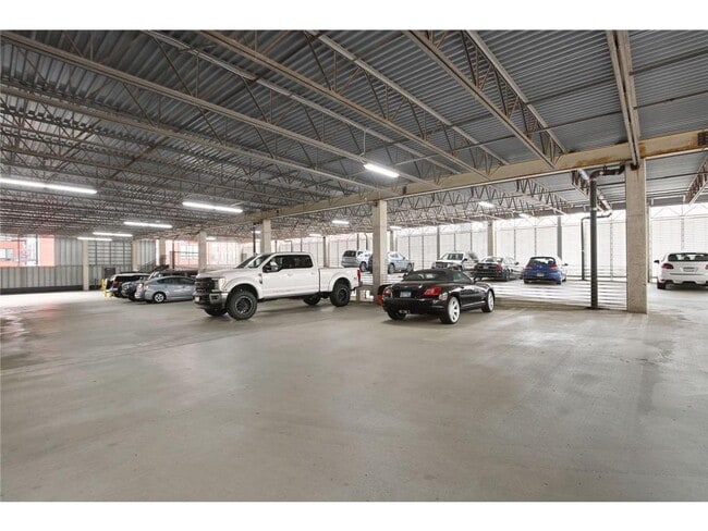 Building Photo - 801 N Washington Ave