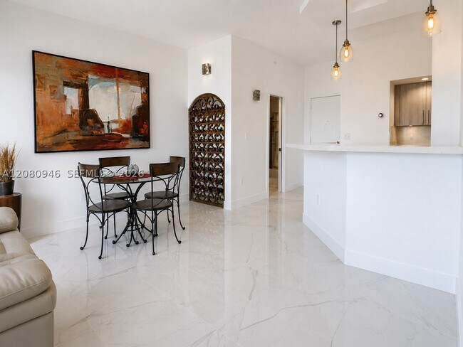 Building Photo - 6917 Collins Ave