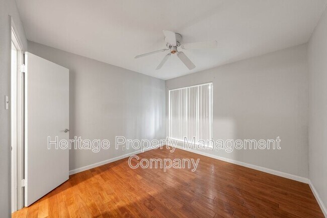 Building Photo - 13906 N Hills Village Dr