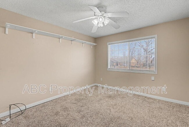 Building Photo - 910 S 28th St