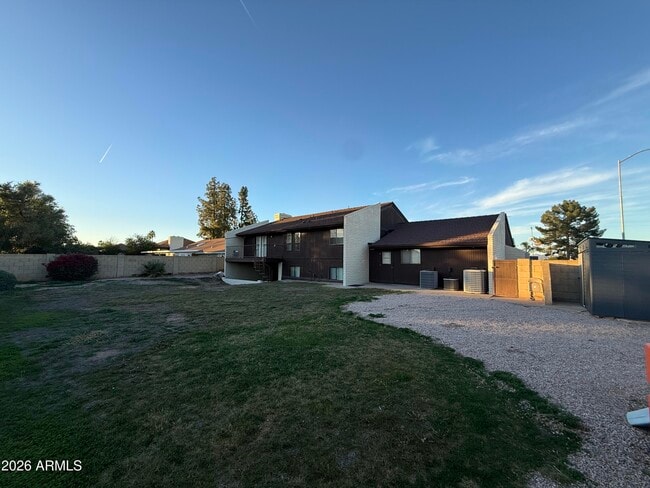 Building Photo - 1753 E Gable Ave