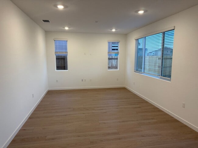 Building Photo - 4 BD 3 BATH HOME BRAND NEW IN PLUMAS LAKE