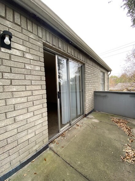 Building Photo - 9700 Leawood Blvd