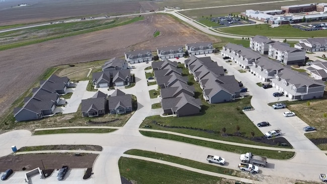 Building Photo - ??FIRST MONTH'S RENT HALF OFF! 3br/3ba/1 car garage