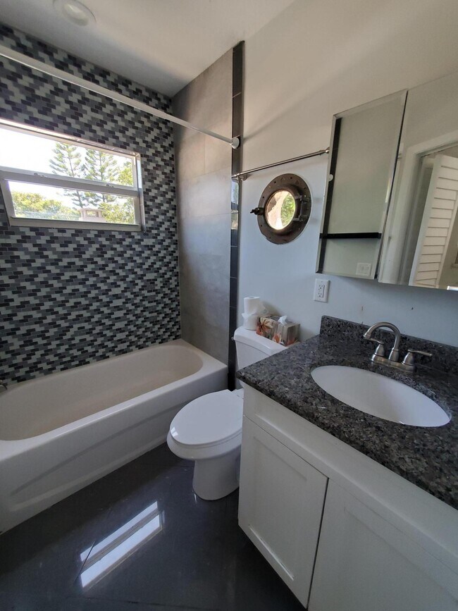 Building Photo - 301 Central Dr