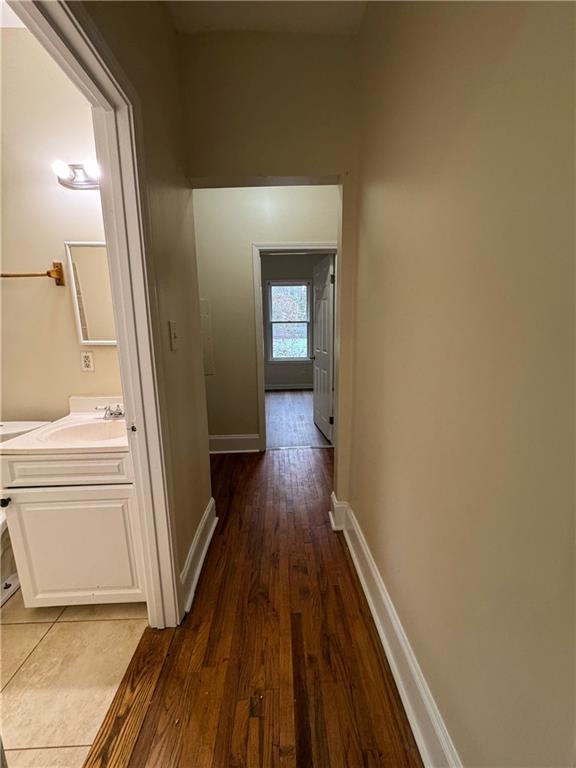 Building Photo - 1637 Columbia Dr