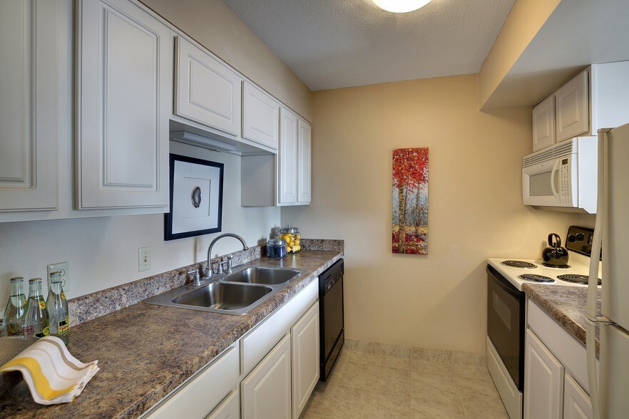 Kellogg Square St. Paul, MN Apartment Finder