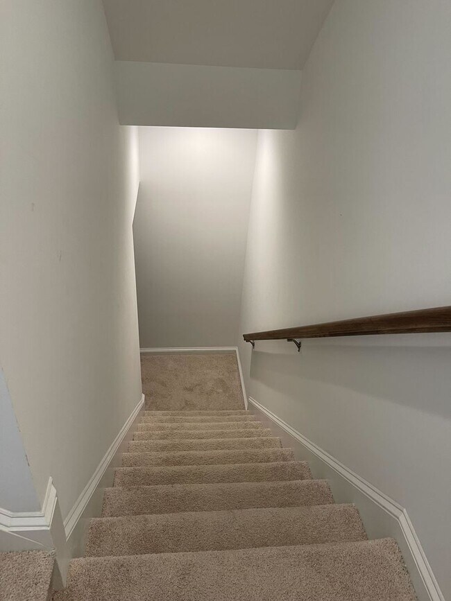 Building Photo - Spacious Home in Westhill Community